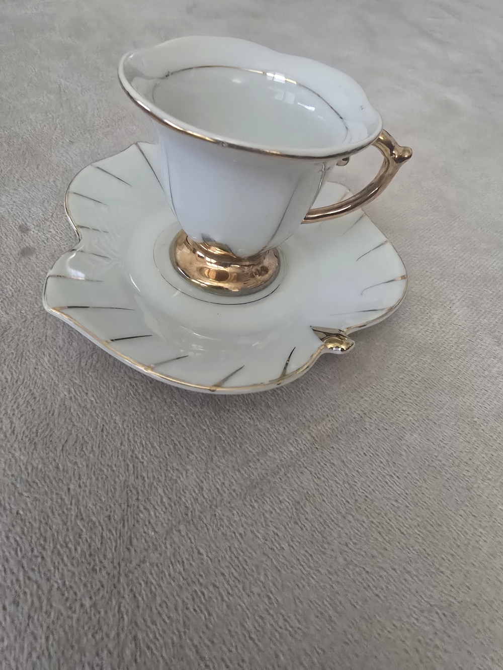 Japanese Flower-Leaf-Shaped China Demitasse Espresso Cup & Saucer White & Gold